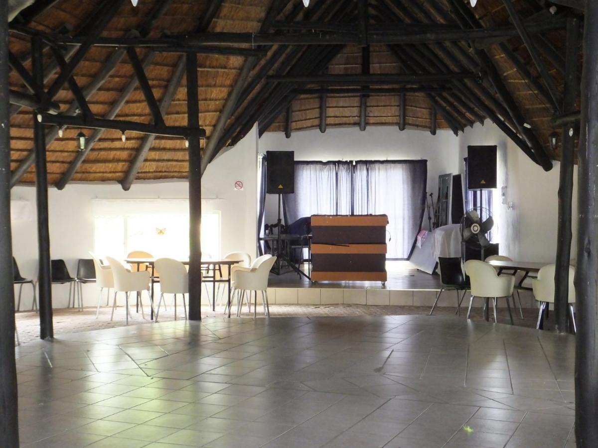 Suzie'S Loft - Nude - Suneden Family Naturist Resort بريتوريا المظهر الخارجي الصورة